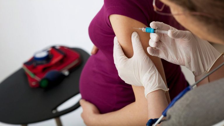 Vacunación materna contra el VSR: evidencia local confirma su alta efectividad en la protección de lactantes