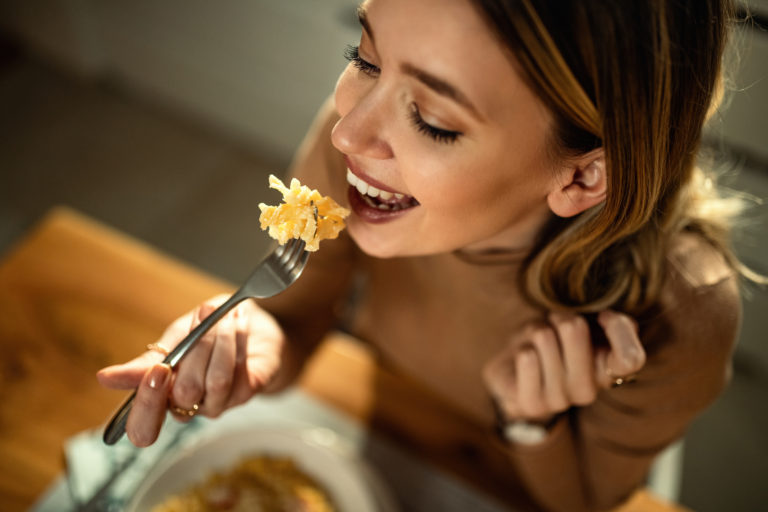 Embarazo: qué alimentos y bebidas conviene evitar para cuidar tu salud y la de tu bebé